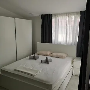 https://skg-central-deluxe-studios.hotels-of-thessaloniki.com