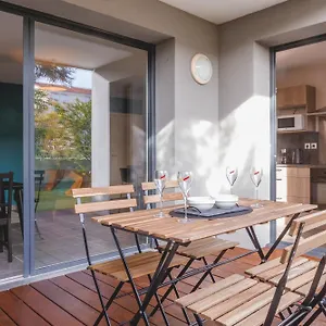https://superbe-appartement-terrasse-rdc-new-location.hotels-rhonealpes.com